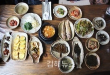 집밥 같은 한상…울 엄마가 생각나요