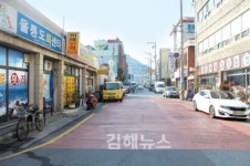 중심지에서 변두리 골목으로 슬럼화