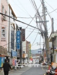거미줄 통신선 도심 미관 해치고 안전사고 우려