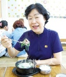 마을 정자 옆 돼지국밥집…식사하세요