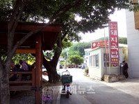 마을 정자 옆 돼지국밥집…식사하세요