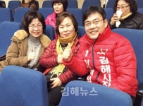 소통·화합 90도 인사하며 표심 속으로