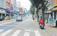 고객은 줄어들고 점포는 비어가고… 진영 구시가지는 죽은 거리