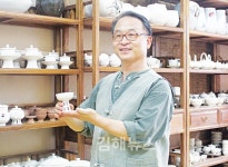 일본·중국도 오가는 김해 도자기 전도사
