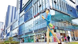 먹고 쇼핑하고 신나게 즐기고  편안히 한자리에서 의식주 OK