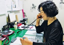 전화기 너머로 전달하는 희망의 메시지 자신에게 한번만 더 기회를 줘 보시죠?