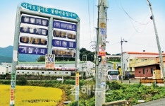 무허가 공장에 둘러싸인 용덕천… 인기척 없는 마을엔 기계 소리만