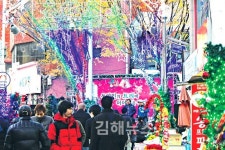 소망·희망의 아기 예수 별 동상동 로데오거리에 뜬다