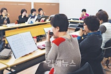 취미로 배운 하모니카로 공연·봉사 활동
