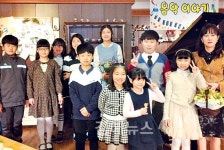 흥동 카페서 열린 작은 연주회 교습소 어린이들의 즐거운 축제