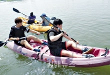 서낙동강 물길 가르는 카누