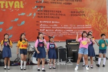 애두름마당에 울려퍼진 청소년들의 당당한 목소리