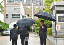 교장 선생님이 교문 지키는 이유는