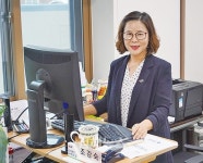 책으로 접하던 유명 작가 김해로… 시민들과 함께 읽어요