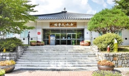 현대 감각으로 민족정서 재구성한 시조시인 정완영