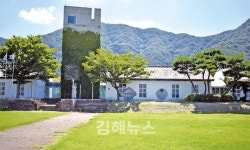 한 송이 국화꽃 남기고 떠난 천재시인 서정주