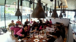 장유 율하 화로정 지역주민에게 갈비탕 대접