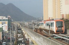 부산김해경전철 무인역 많아 승객 안전 위협