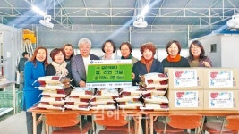 김해시자원봉사센터-경남여성리더봉사단, 삼방동 길손의쉼터 무료급식소에 쌀과 라면 전달