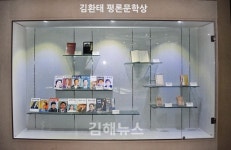 문학은 상징의 화원에서 노는 한 마리 나비