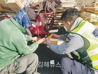 김해서부경찰서, 폐지 수거 어르신 대상 교통안전 예방 활동 실시