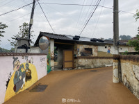 [함께 하는 마을 한 바퀴] ⑩ 김해시 진례면 하촌마을 - 황토색 담벼락 메운 효와 예… 마음이 고요해지는 따스함
