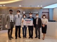 김해 뉴욕치과병원, 어버이날 행사에 카네이션 후원