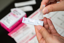 10월부터 의료기기판매업 신고한 편의점만 코로나 검사키트 판매