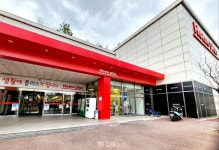 김해시, 대형마트 의무휴업일 평일 전환 추진...마트노조 변경 불가