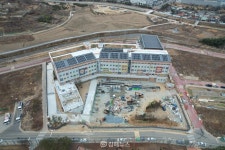 빈 교실만 30개 김해 내덕초등학교, 내달 1일 반쪽 개교