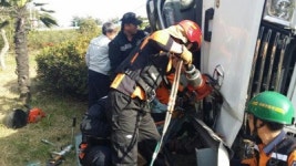 거제 차량 전복 사고 1명 사망ㆍ1명 중상