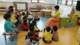광도유치원, 할머니에게 동화를 들어요