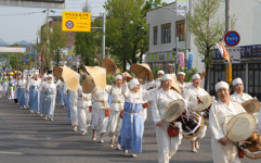 아라가야, 세계로 나아가다