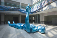 김해공항서 뜻밖의 작품 만나다