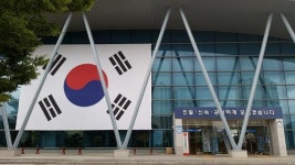 진해구, 광복절 맞아 곳곳에 태극기 물결