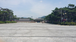 김해 수로왕릉 광장 개방하자