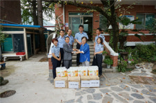 김해공항세관, 방주원 위문품 전달