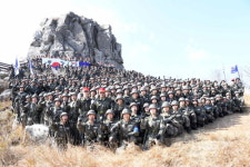 시루봉 정상에서 해군의 창군정신을 기리다