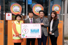 매월 매출액 일부 이웃과 나눠요