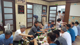 서면 연죽굴방모임, 어르신 점심 대접