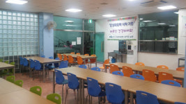 효성파워택, 식탁 25세트 기증