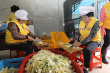 밑반찬에 겨울 이길 사랑 듬뿍 담았죠