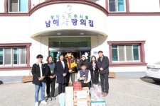 손수 만든 인형 선물했죠