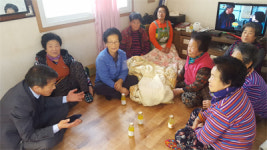 밀양시 초동면장, 새해맞이 경로당 방문