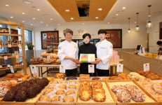 빵 맛의 대명사 김덕규 브랜드 기쁨까지 담겨 있죠