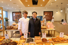 빵 맛의 대명사 김덕규 브랜드 기쁨까지 담겨 있죠