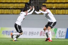 올해 첫 불모산 더비 김해시청 압승