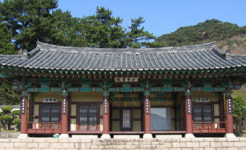 무지갯빛 여울… 양산 홍룡폭포