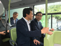 허성무 창원시장, 친환경 버스 보급에 팔 걷어