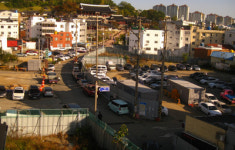 통제영거리 머리 위 고압선 없앤다